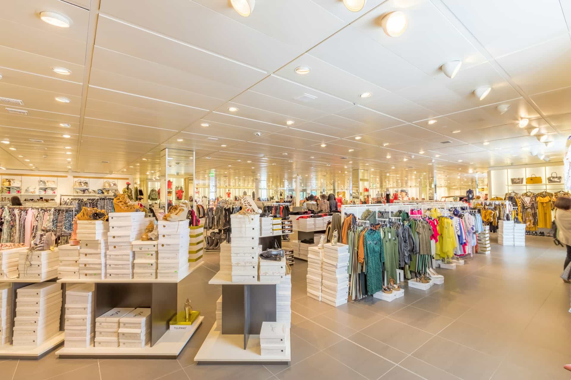 Retail operations — an omnichannel storefront, checkout, and a unified inventory and orders dashboard