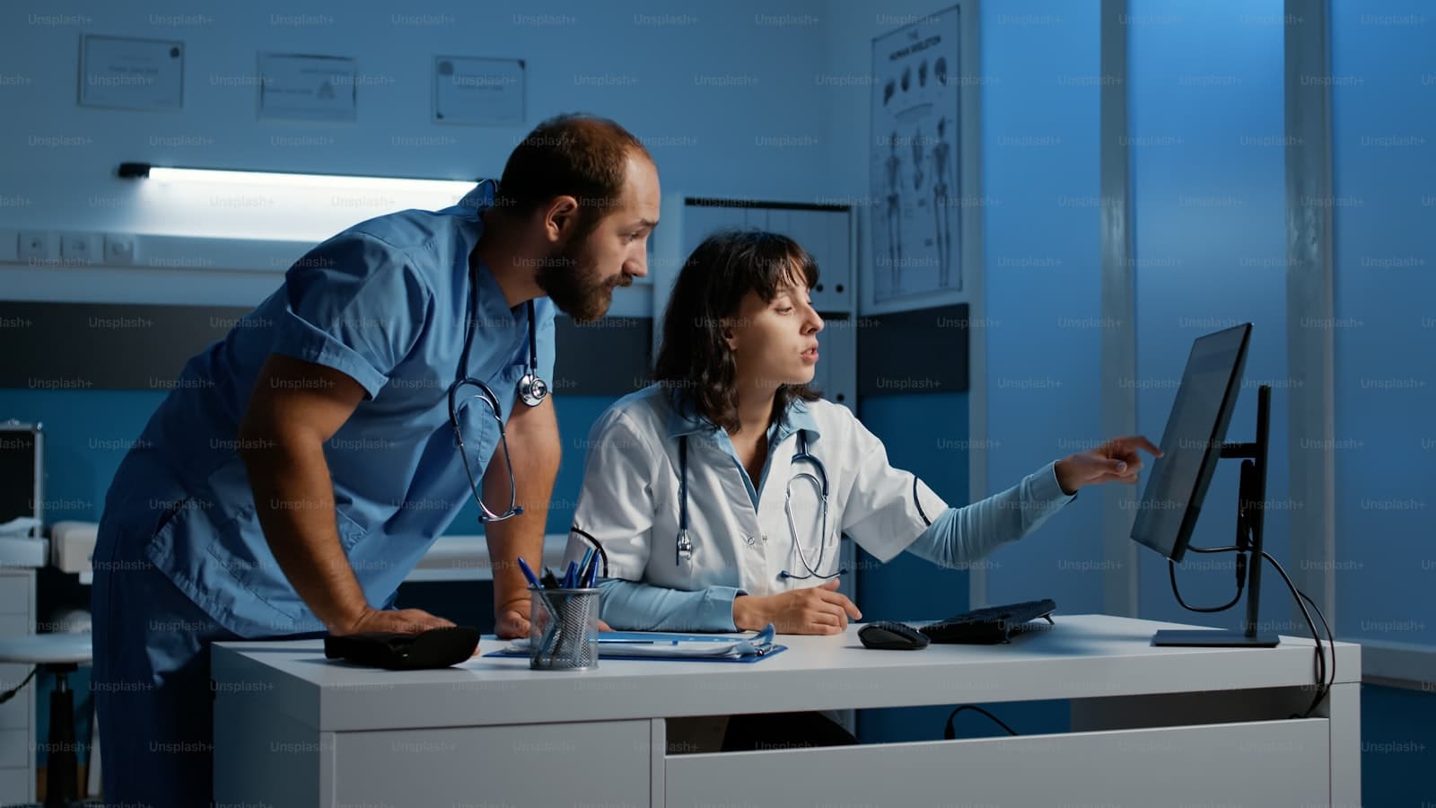 Physician reviewing a clinical decision support alert during order entry on a workstation